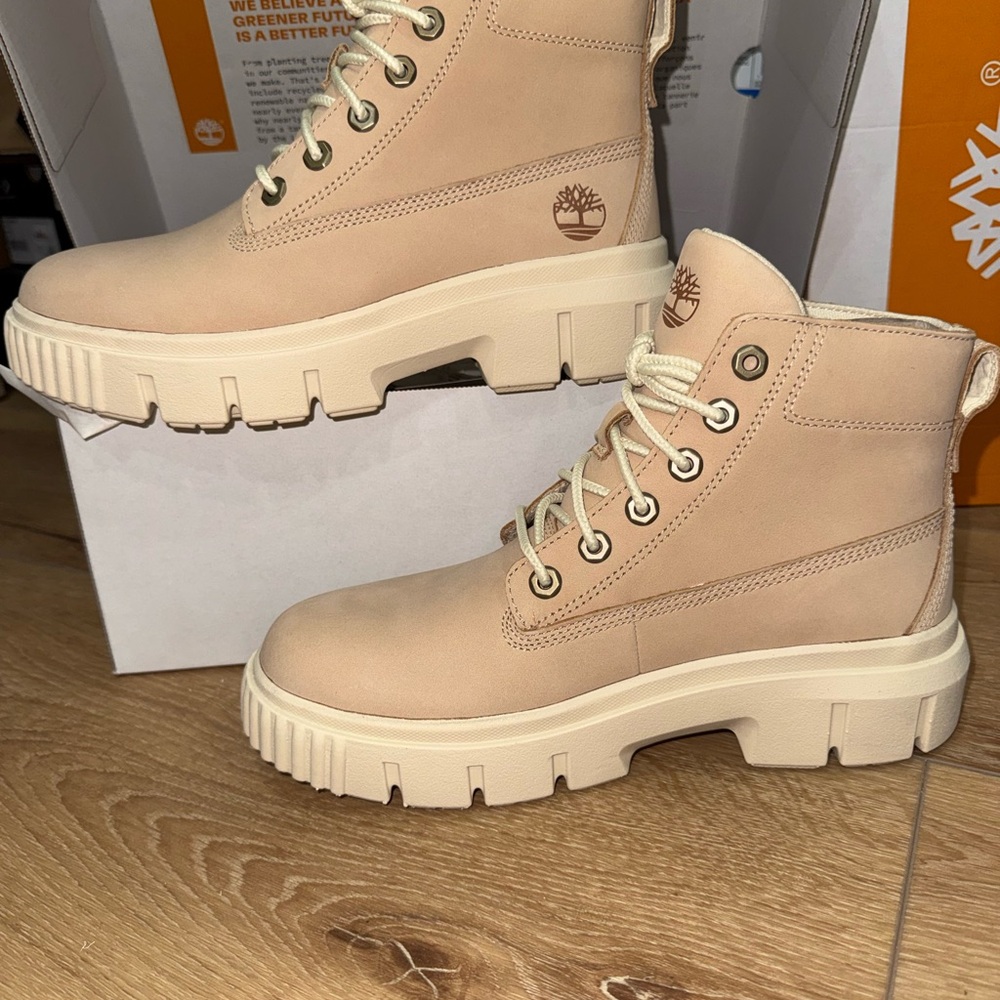 Timberland Women's Light Beige Chunky Lace-Up Boots 8.5 - Picture 2 of 7